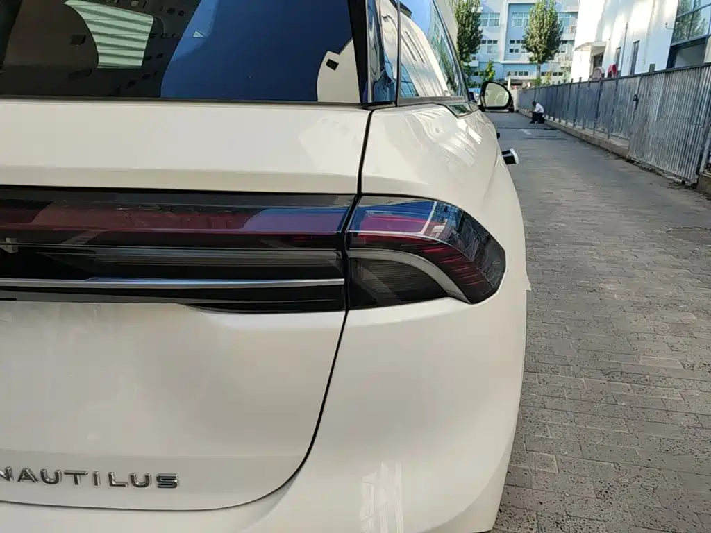 Lincoln Nautilus 2025 2025 2.0T FWD Launch Edition