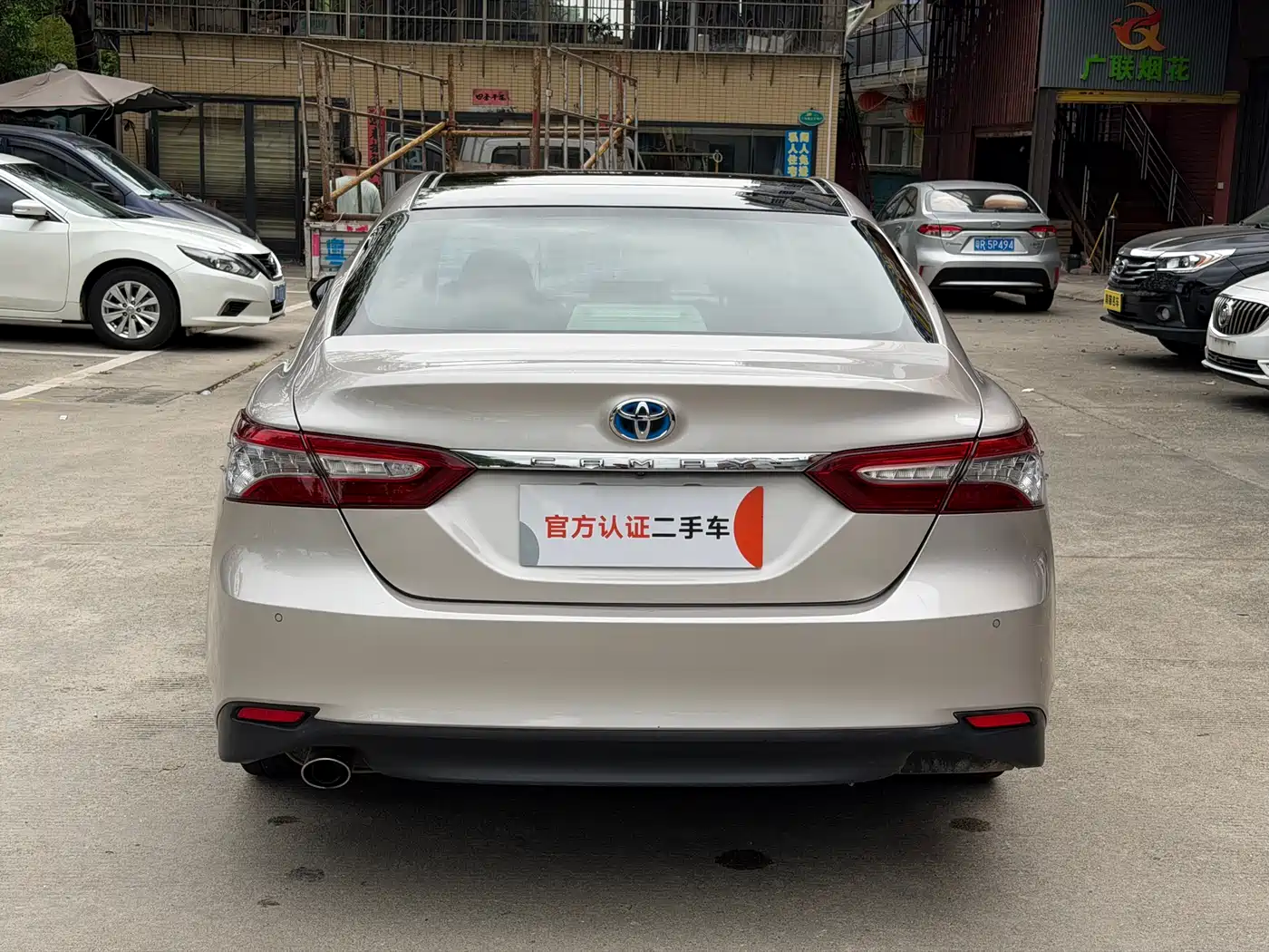 Toyota Camry 2018 Hybrid 2.5HG Luxury Edition фото 4