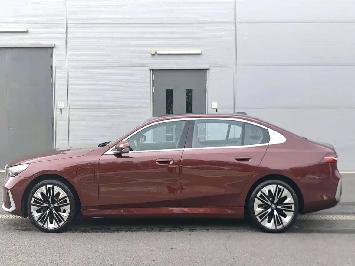 BMW i5 2025 2025 eDrive 35L Luxury Package