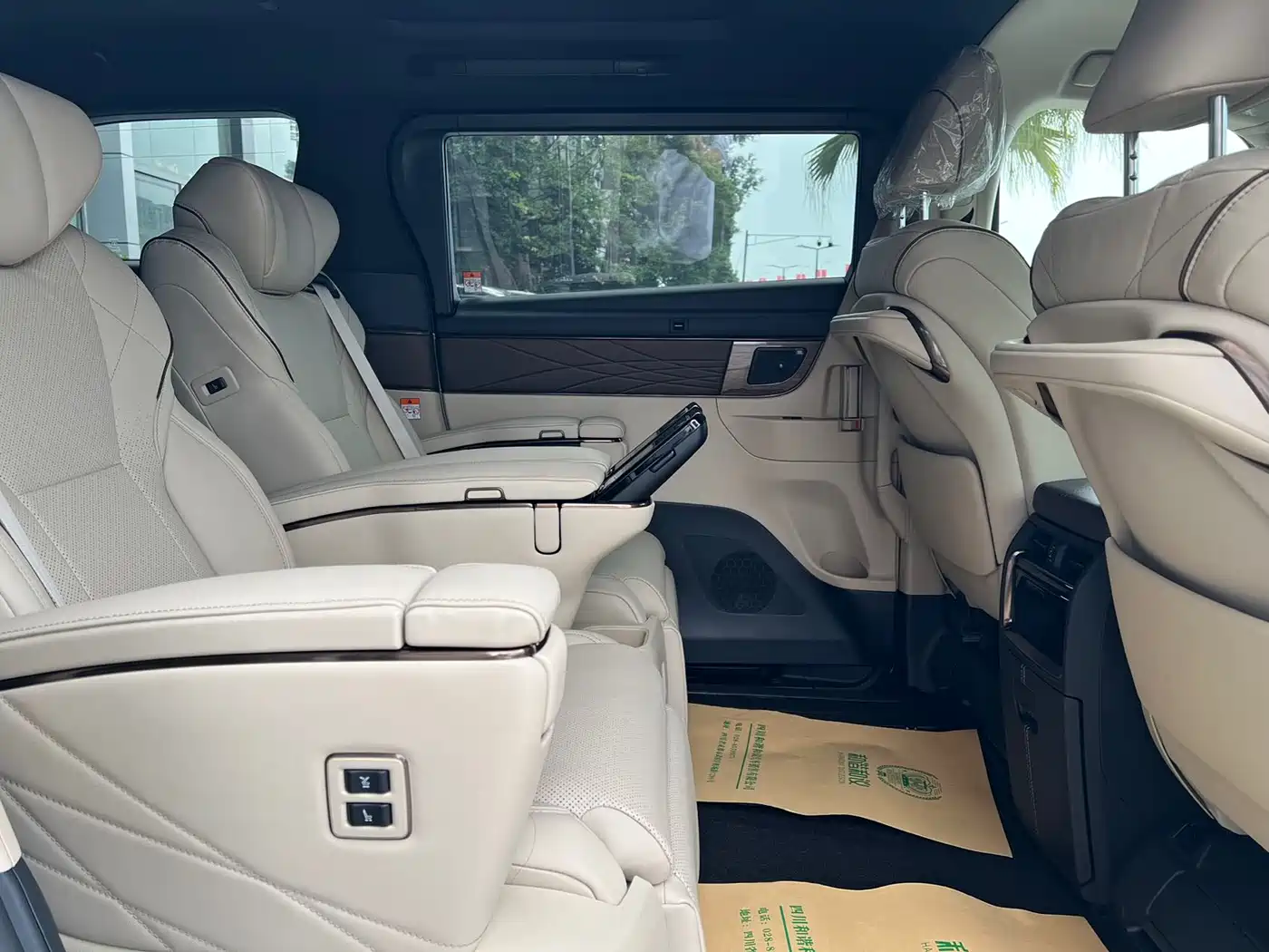 Toyota Alphard 2024 Hybrid 2.5L Ultimate Enjoyment Edition фото 12