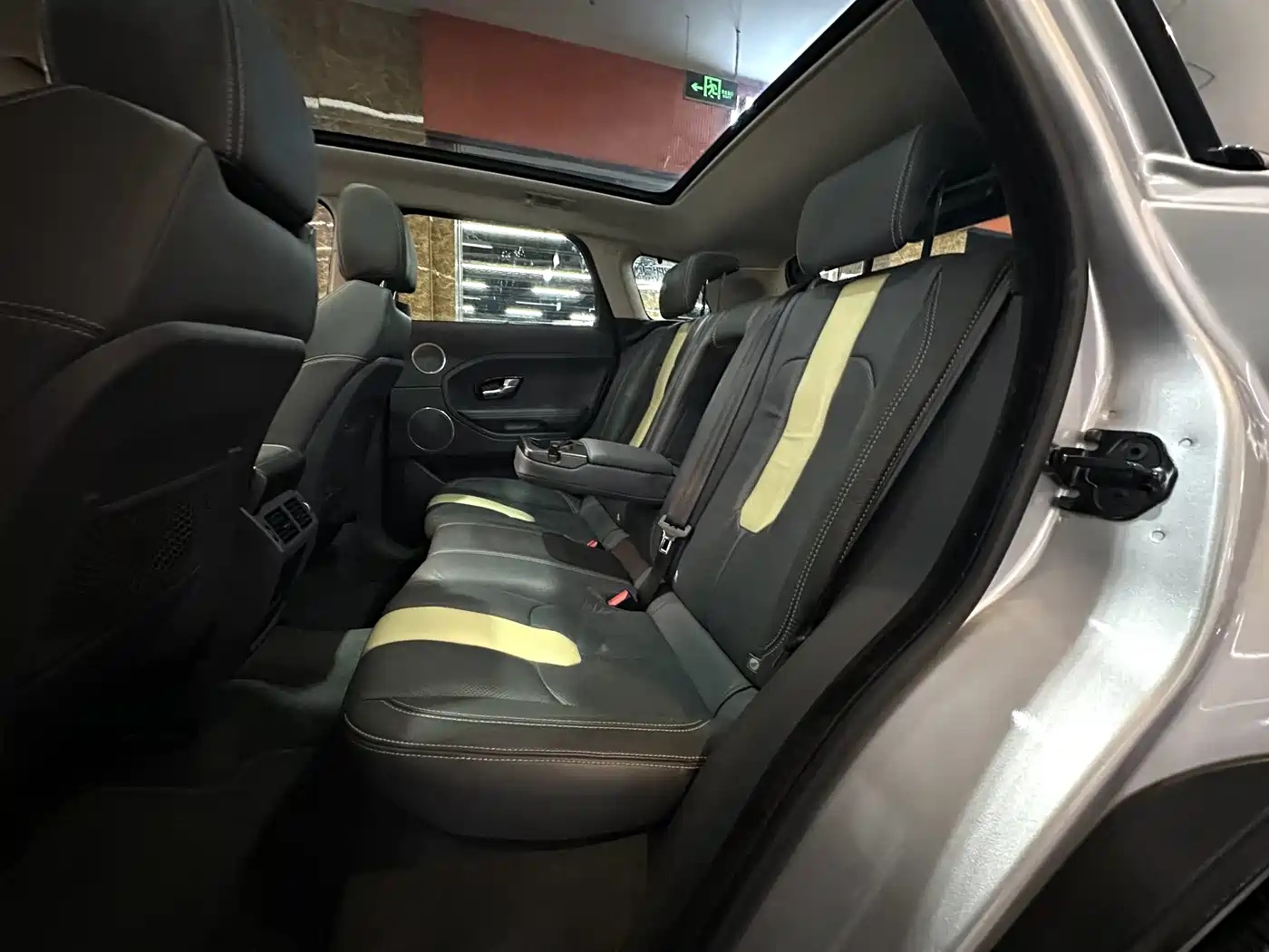 Land Rover Range Rover Evoque (Import) 2012 2012 2.0T 5-door Dynamic Edition
