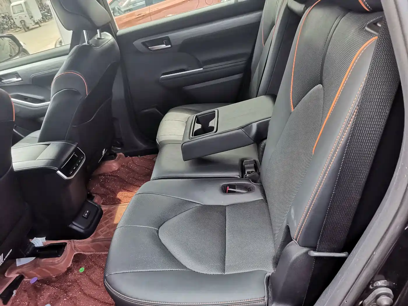 Photo 9 - Toyota Crown Kluger