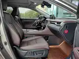 Фото 11 - Lexus RX