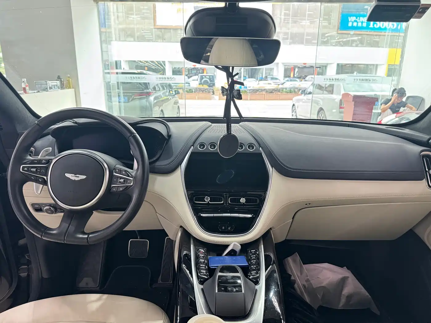 Aston Martin DBX 2025 2024 4.0T V8
