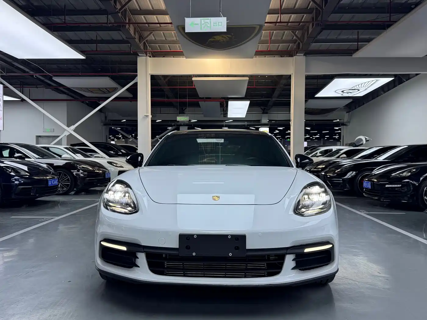 Porsche Panamera 2017 Panamera 3.0T фото 2