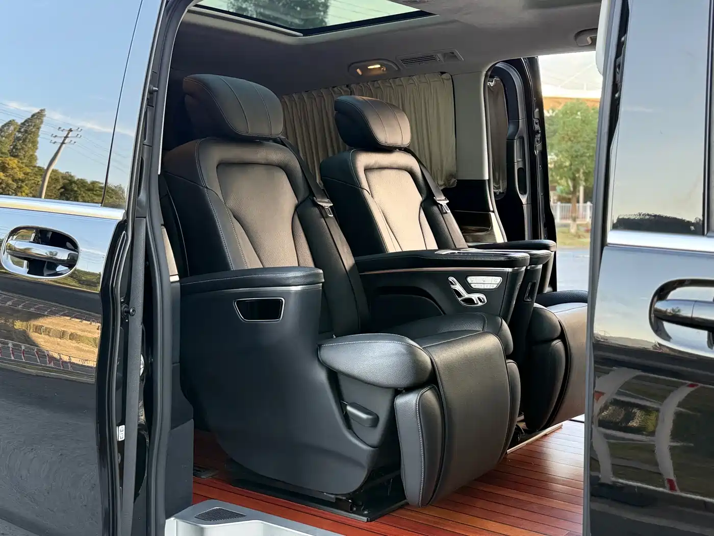 Mercedes-Benz V-Class 2022 V 260 L Long Wheelbase Luxury Edition фото 12