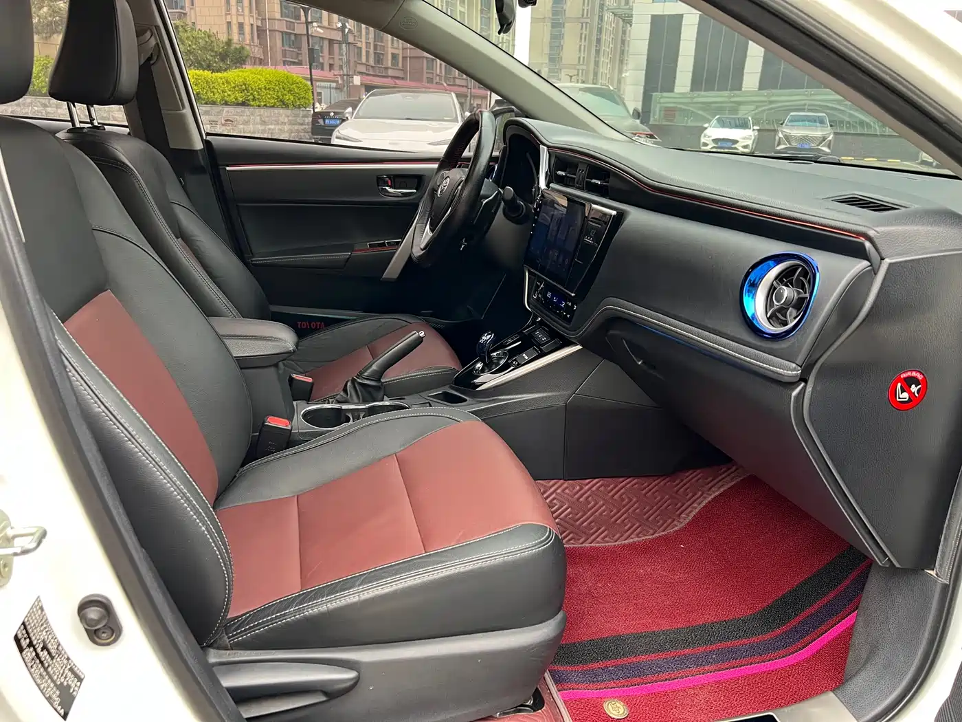 Toyota Corolla 2018 Hybrid 1.8L E-CVT Smart Edition фото 17