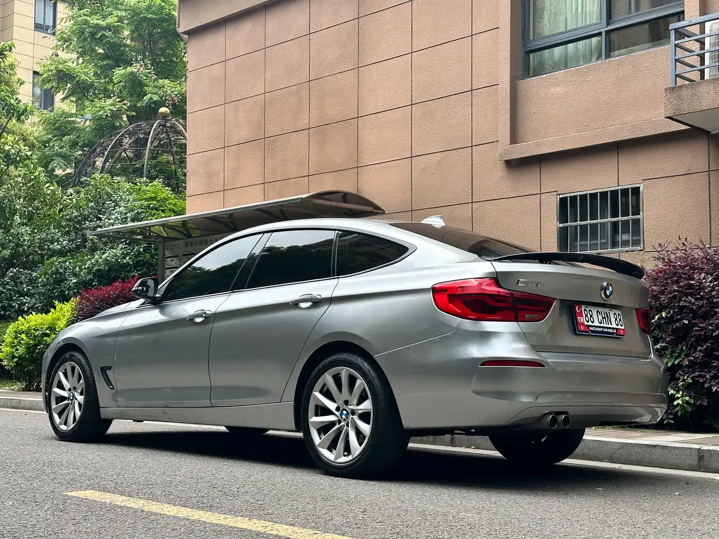 BMW 3 Series GT 2018 320i Fashion фото 13