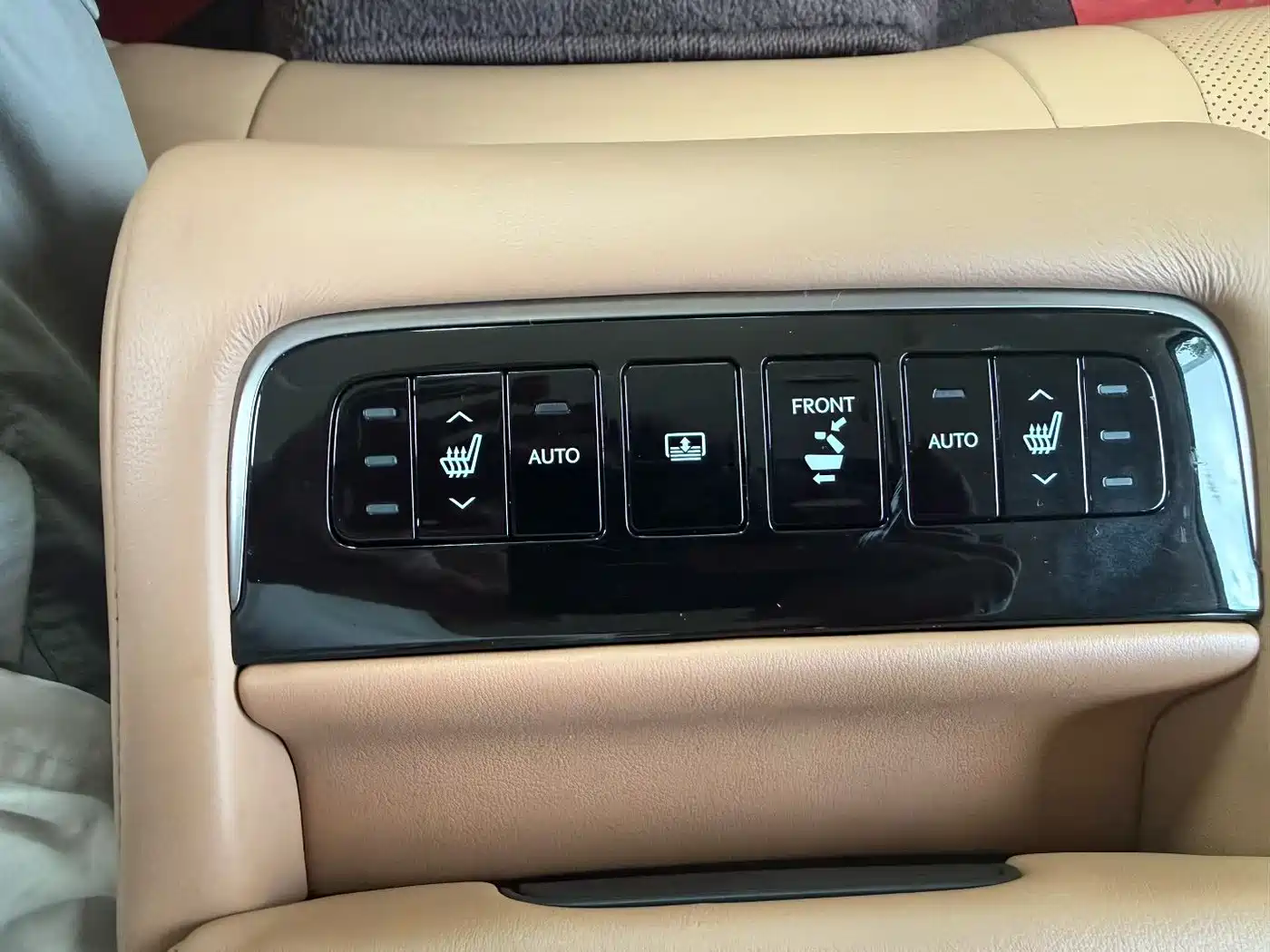 LEXUS LS