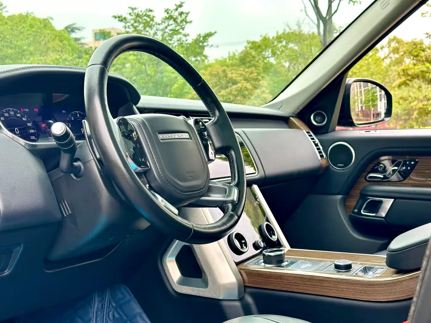 Land Rover Range Rover 2019 3.0 SC V6 Golden Age Edition фото 4