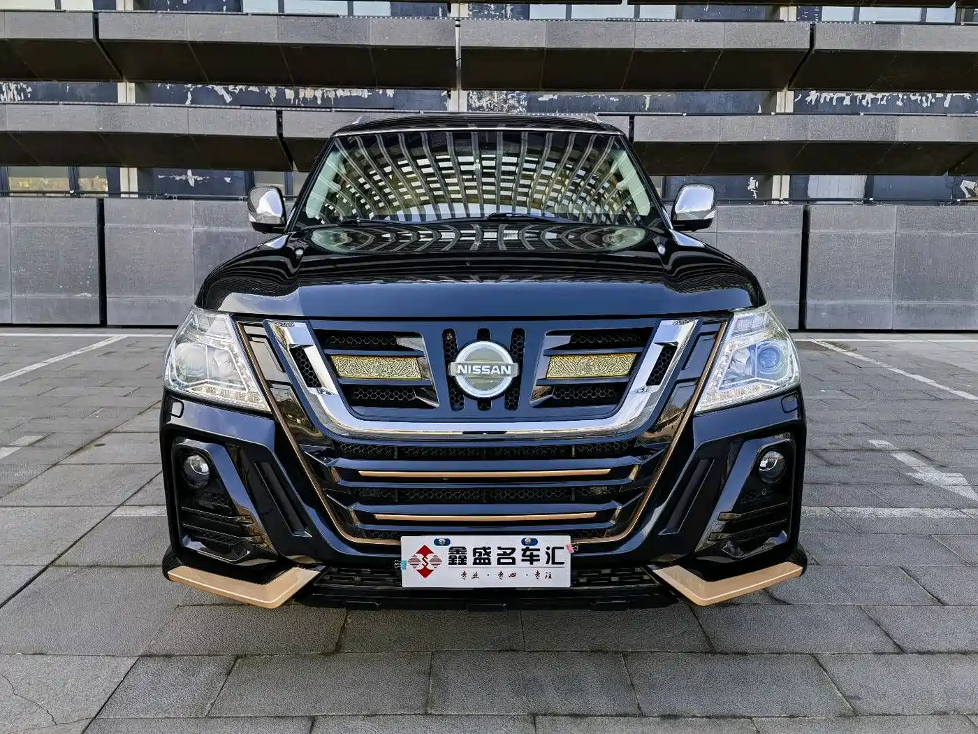 Nissan Patrol 2014 5.6L LE фото 2