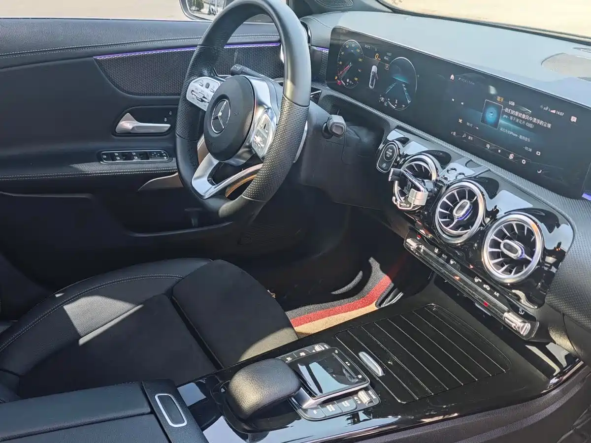 Mercedes-Benz A-Class 2021 A 200 L Sport Sedan Dynamic Type фото 22