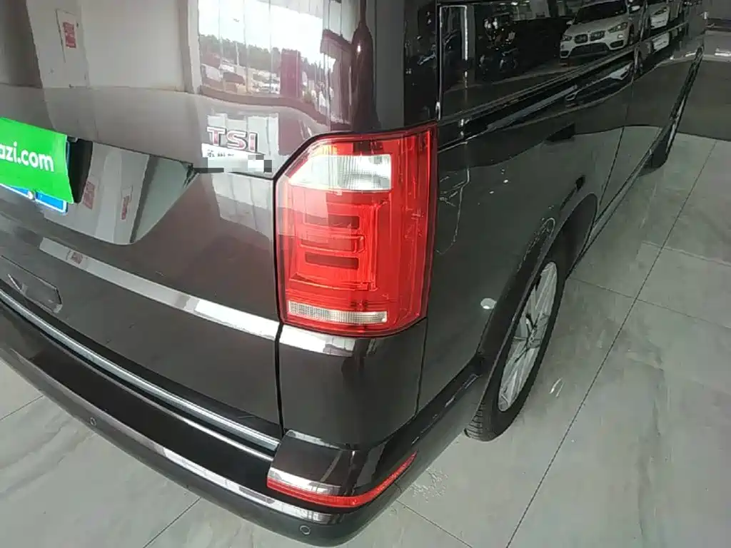 Volkswagen Multivan 2017 2017 2.0TSI 2WD Luxury 7-Seater