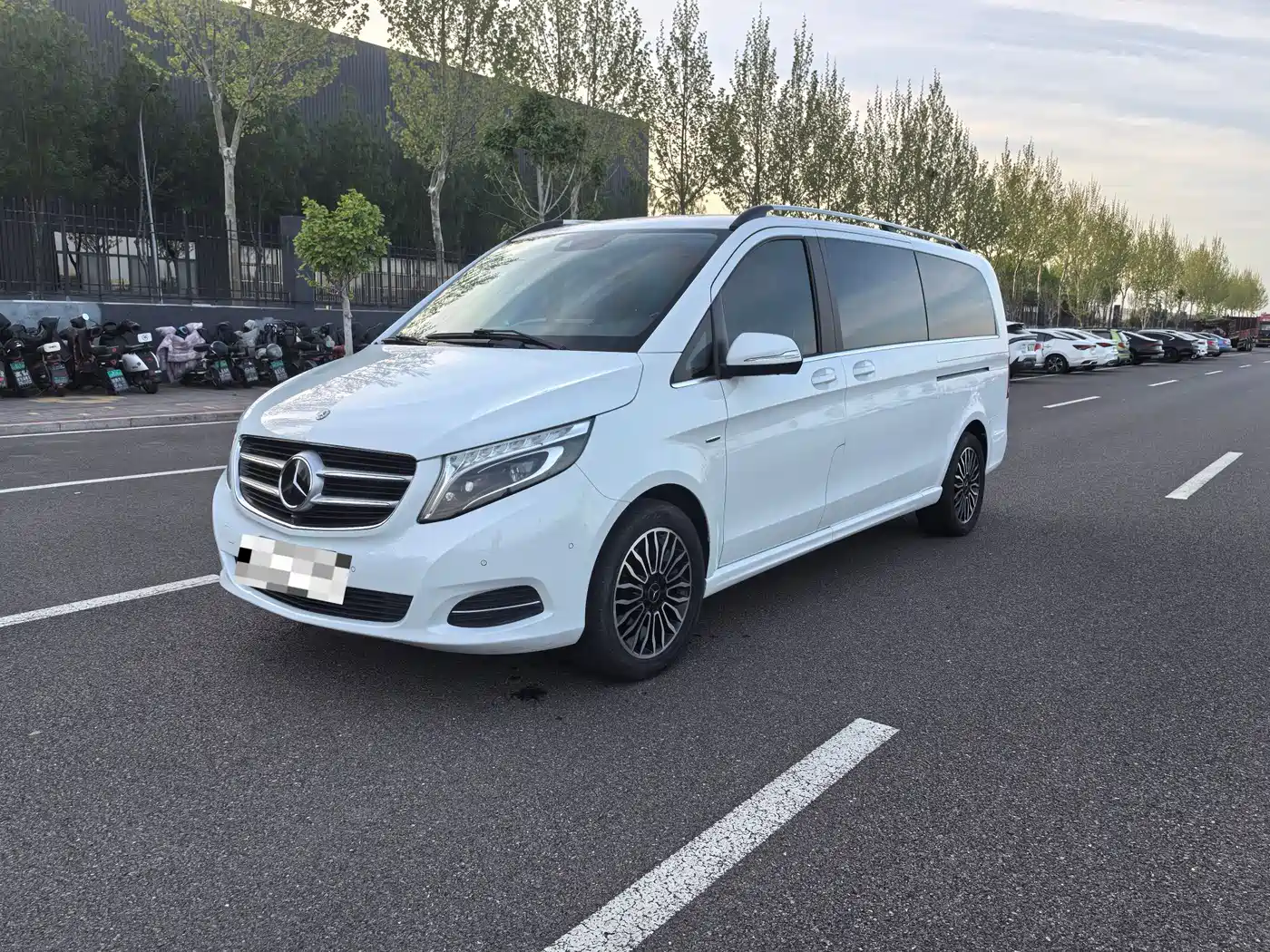 Mercedes-Benz V-Class 2017 Model V 260 L Premium Extended Edition