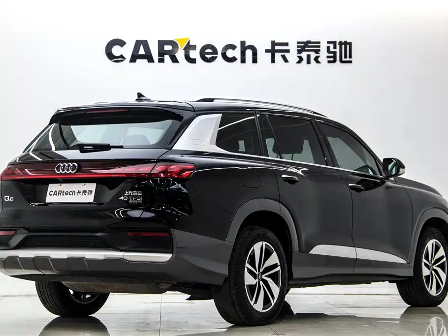 AUDI Q6