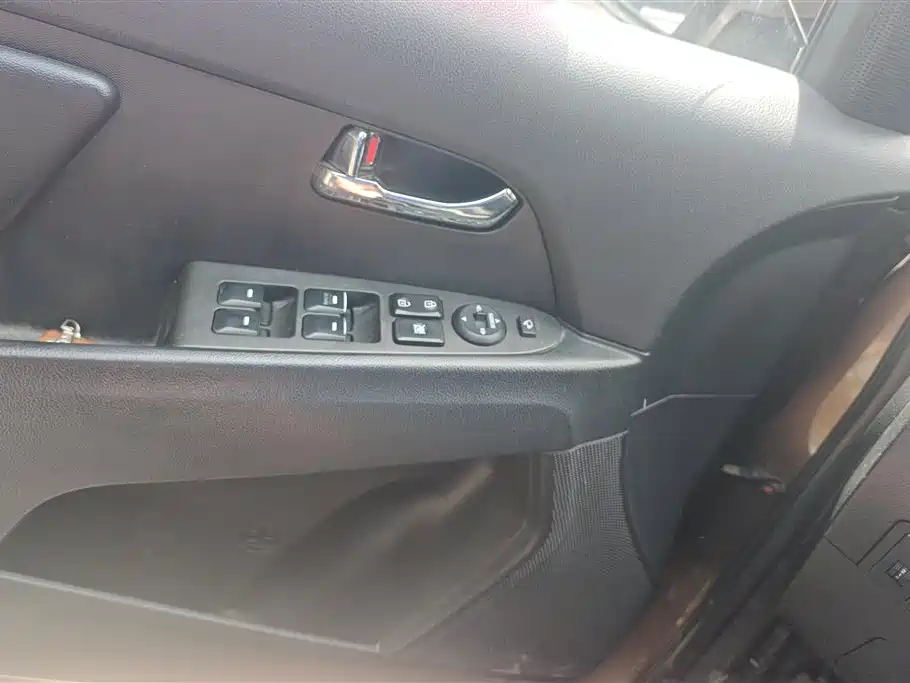 Kia Sportage 2016 2.0L Automatic 2WD DLX фото 7