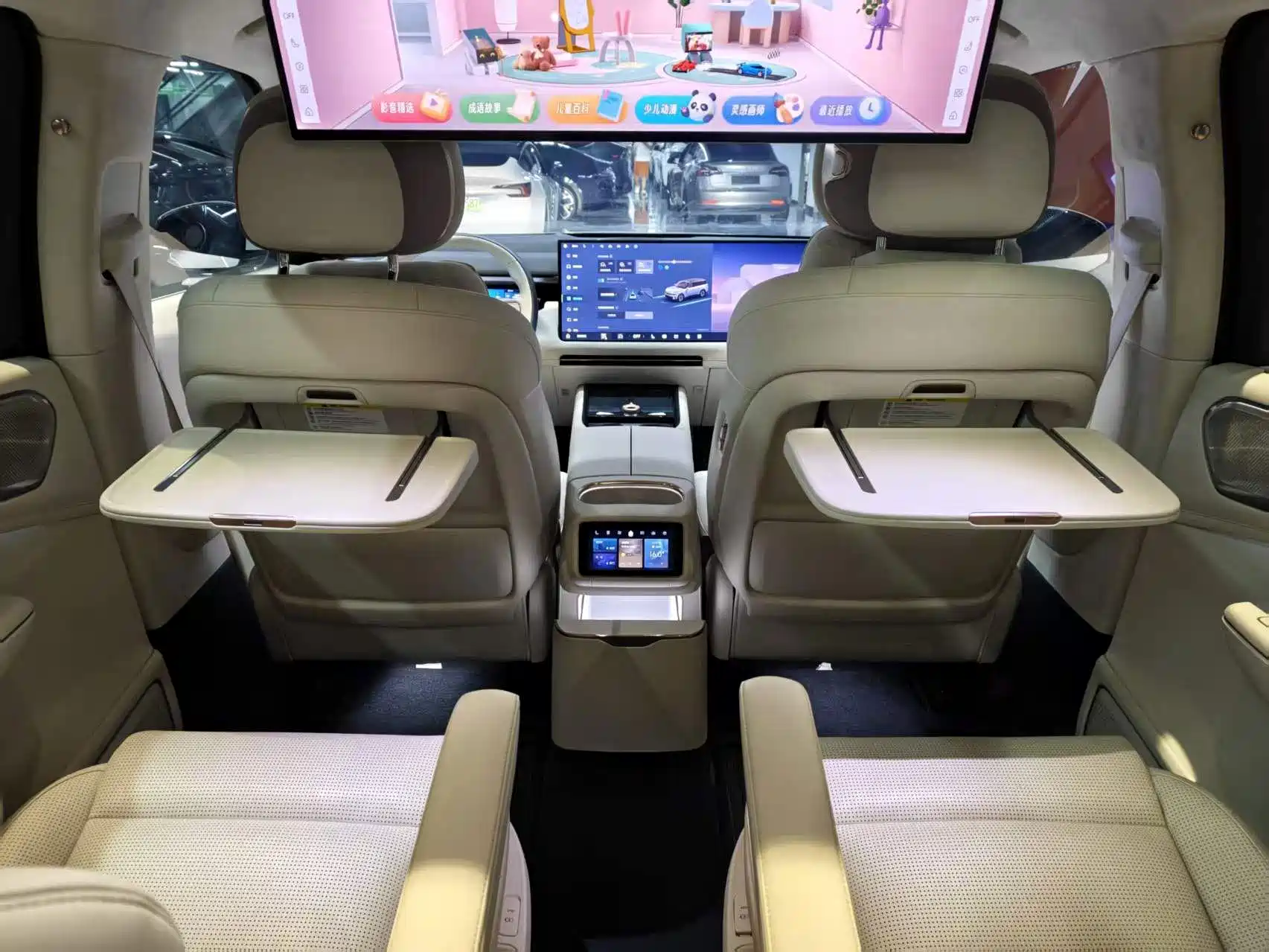 Photo 18 - Lynk & Co 900