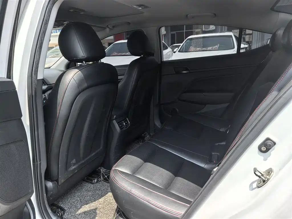 Hyundai Elantra 2018 1.4T DCT Dynamic·Vitality Model фото 13