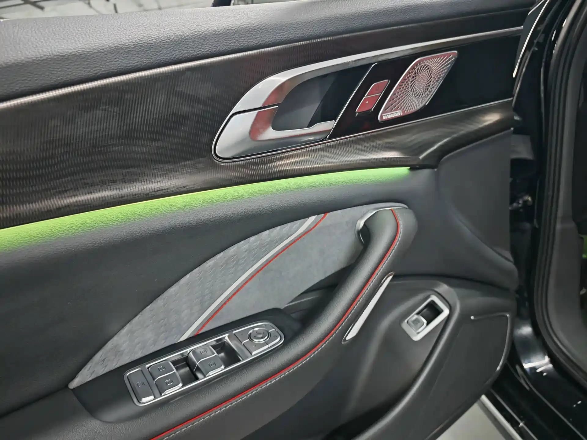 Фото 4 - Hongqi H6