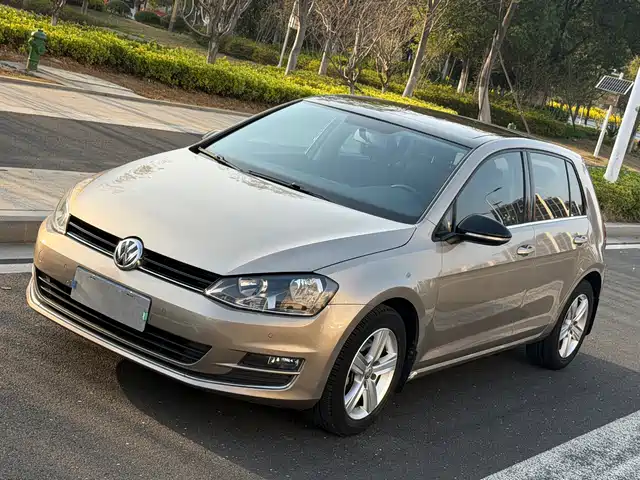 VOLKSWAGEN GOLF