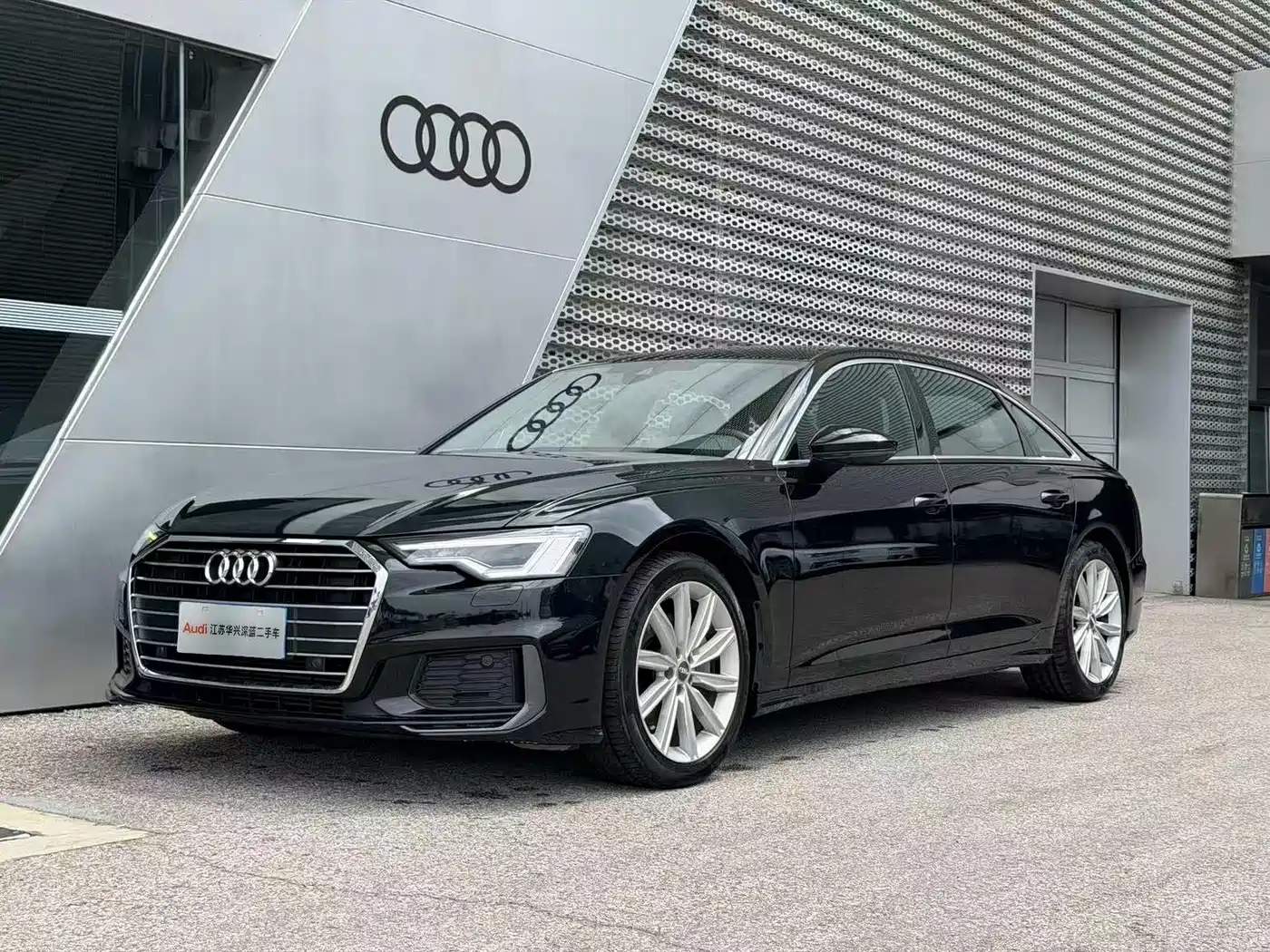 Фото 1 - Audi A6L