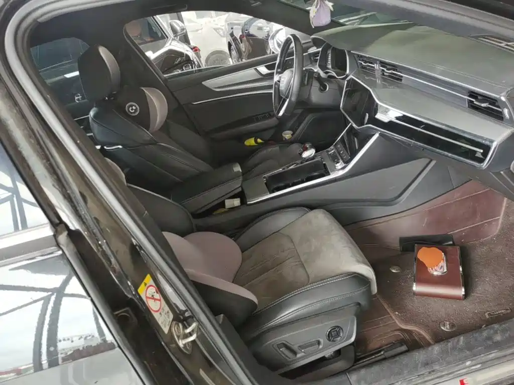 Фото 25 - Audi A6L