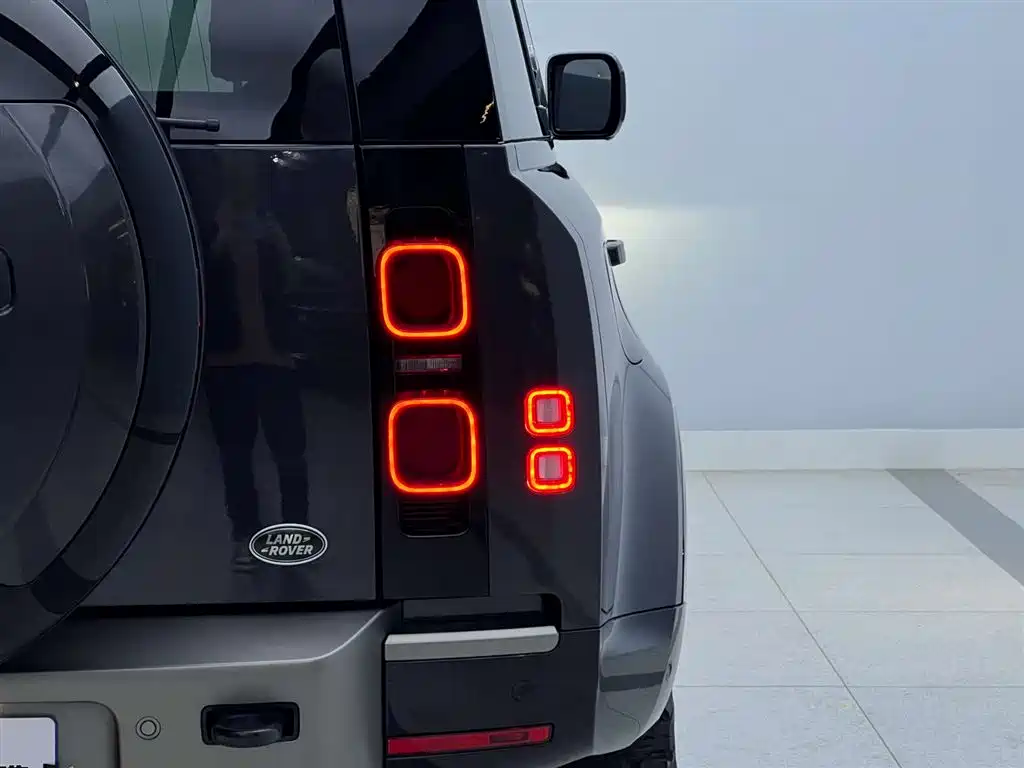 Land Rover Defender 2024 110 3.0T P400 X-DYNAMIC HSE фото 7