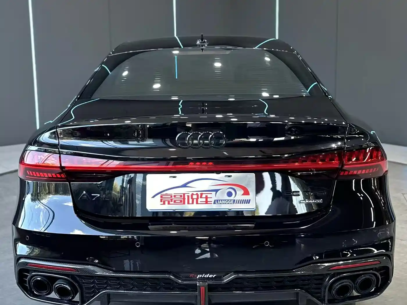 Фото 7 - Audi A7L