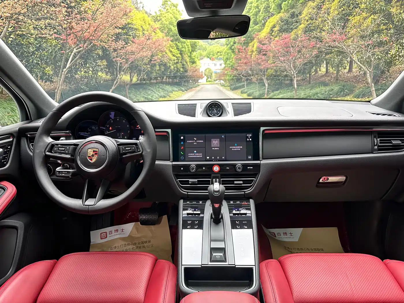 PORSCHE MACAN