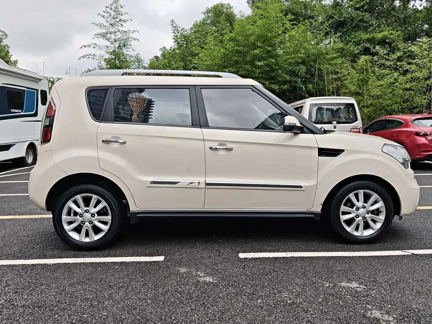 Kia Soul 2013 2013 1.6L AT Premium