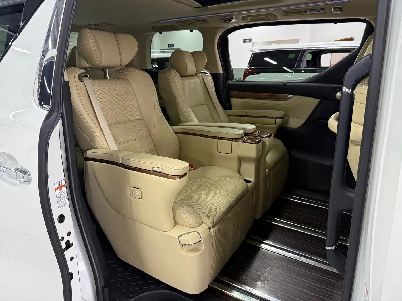 Toyota Alphard 2018 3.5L Premium фото 7