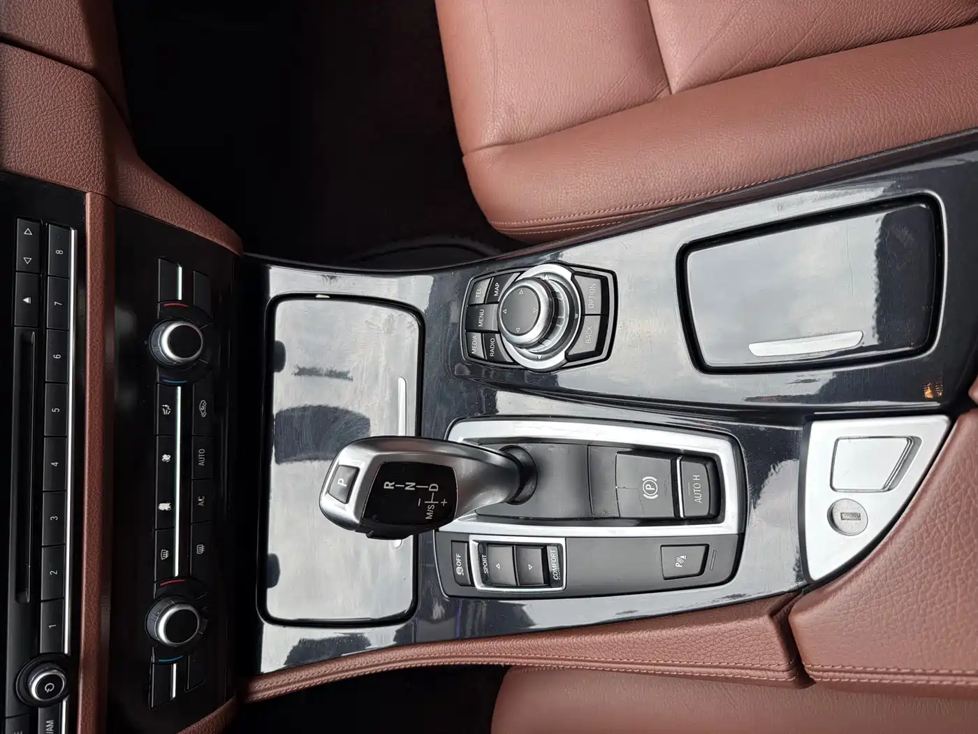 BMW 5 Series 2014 520Li Elegance фото 7