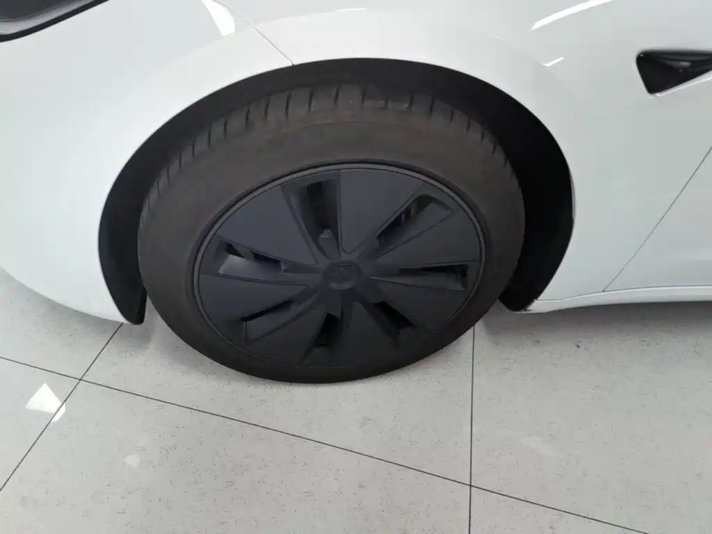 Tesla Model 3 2026 2025 Model Year Facelift Rear-Wheel Drive