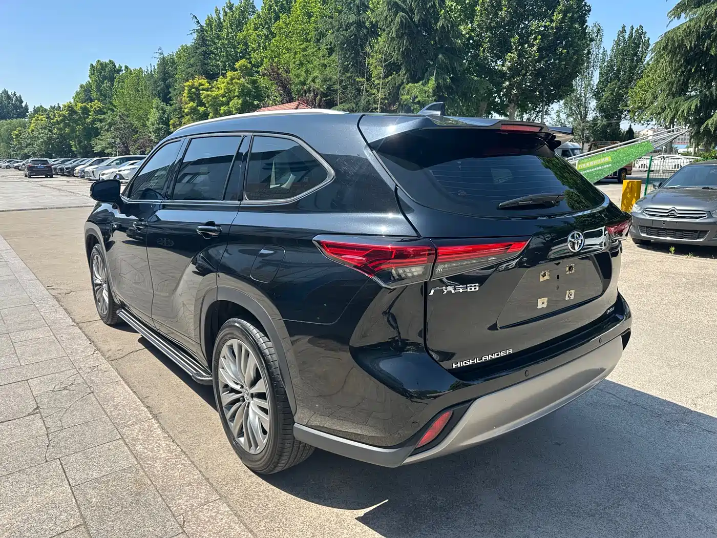Toyota Highlander 2024 2.5L Smart Hybrid 4WD Luxury 7-seater фото 6