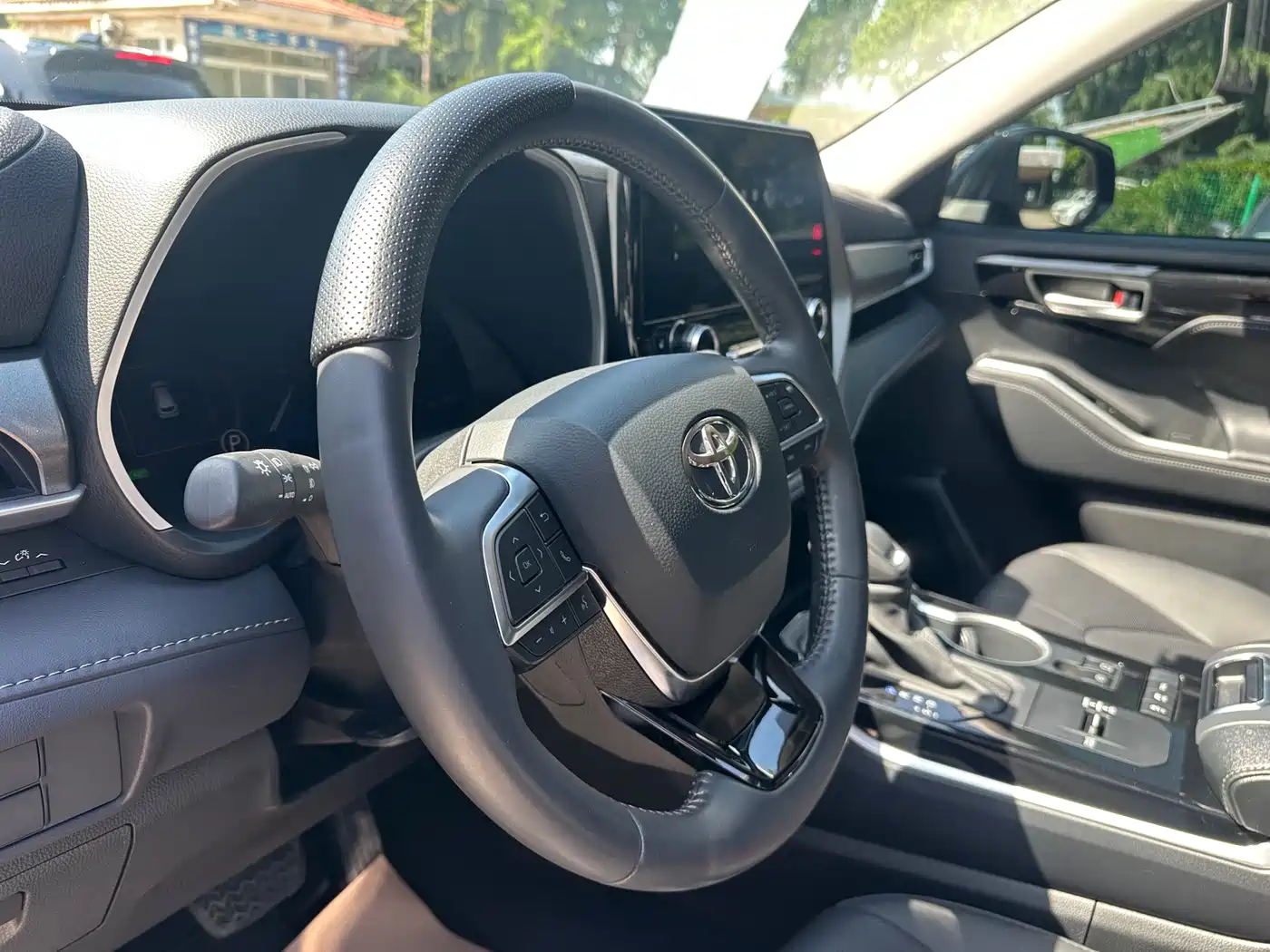 Toyota Highlander 2024 2.5L Smart Hybrid 4WD Luxury 7-seater фото 9