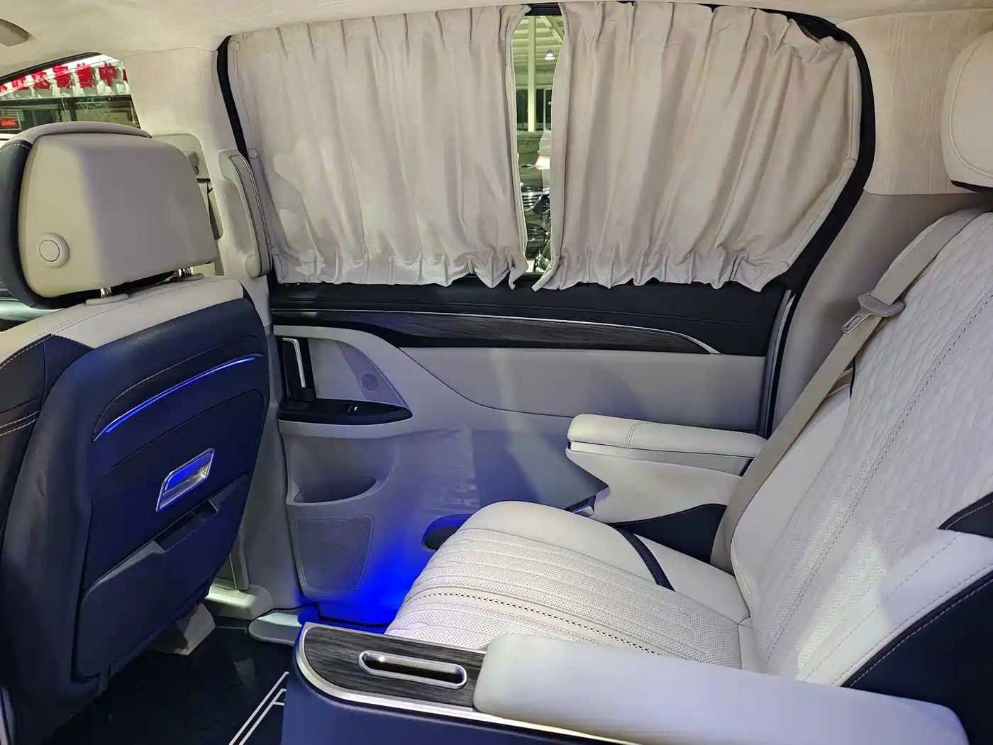 Buick GL8 2021 ES Landlord 653T Comfort фото 28