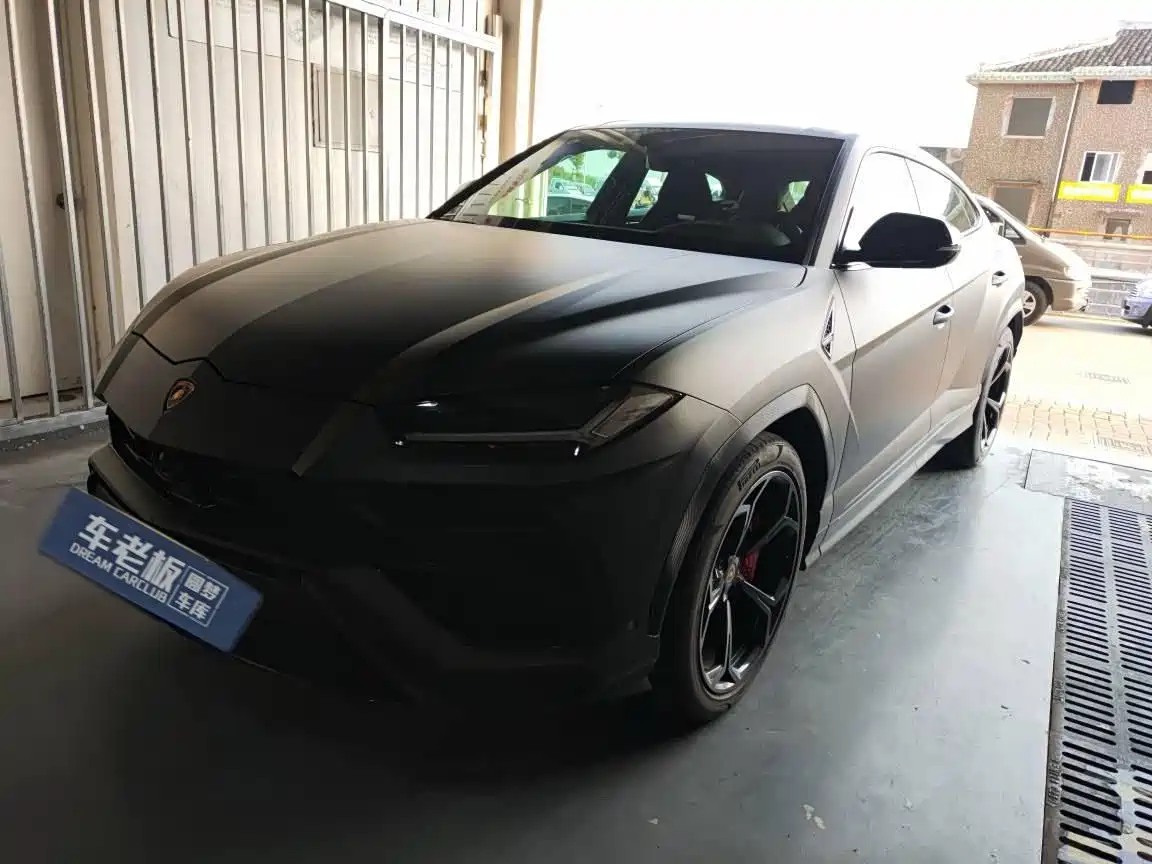 Фото 16 - Lamborghini Urus
