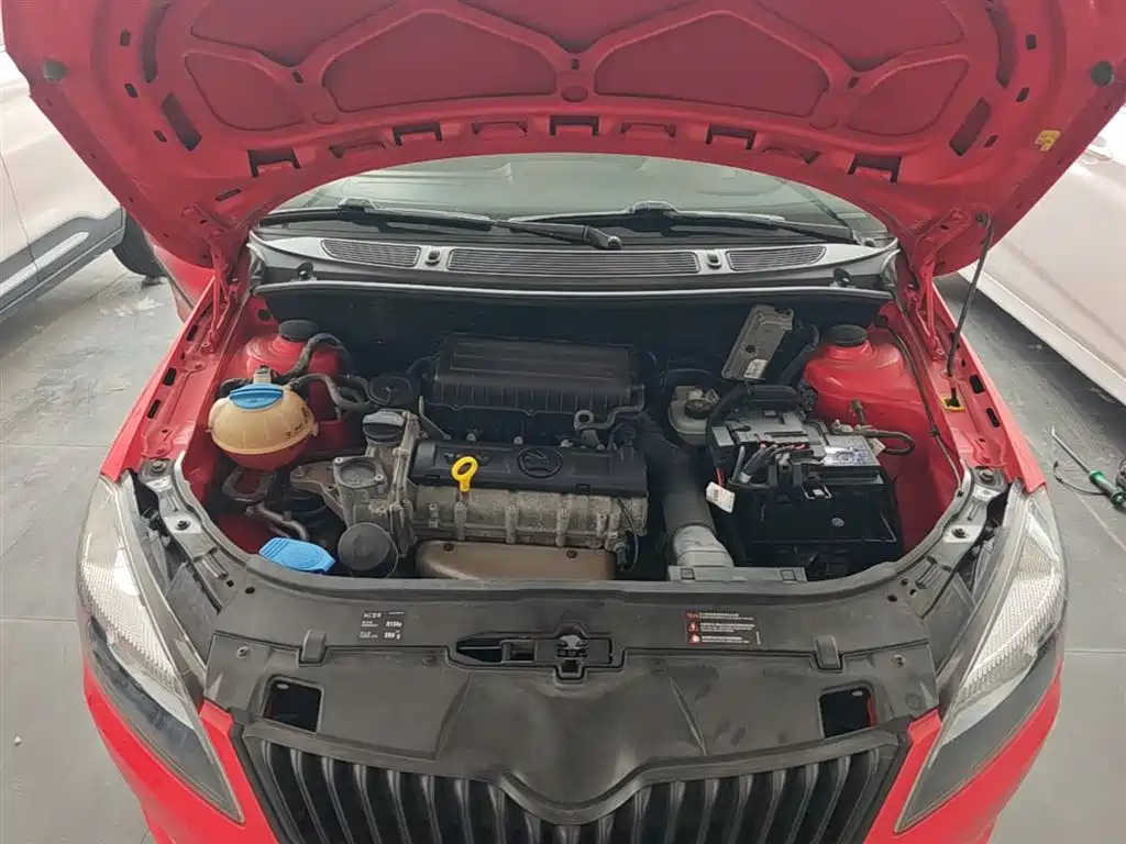 Škoda Fabia 2014 1.6L Automatic Sport Edition фото 20