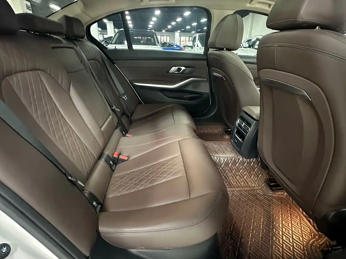 BMW 3 Series 2023 320Li M Sport Package фото 19