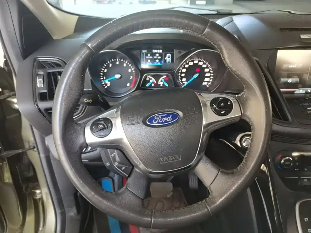 Фото 11 - Ford Kuga