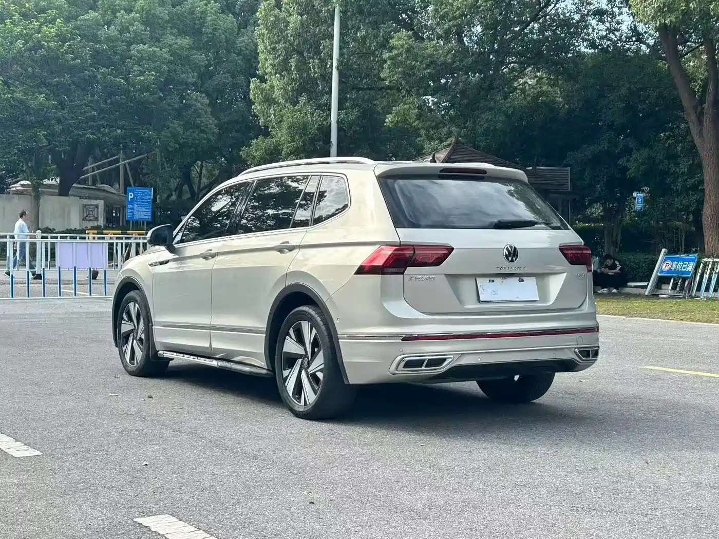 VOLKSWAGEN TIGUAN L
