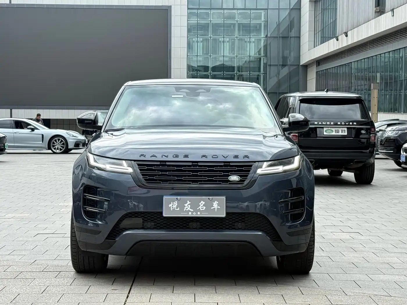 Land Rover Range Rover Evoque 2024 Range Rover Evoque L 249PS Light Master Edition фото 2