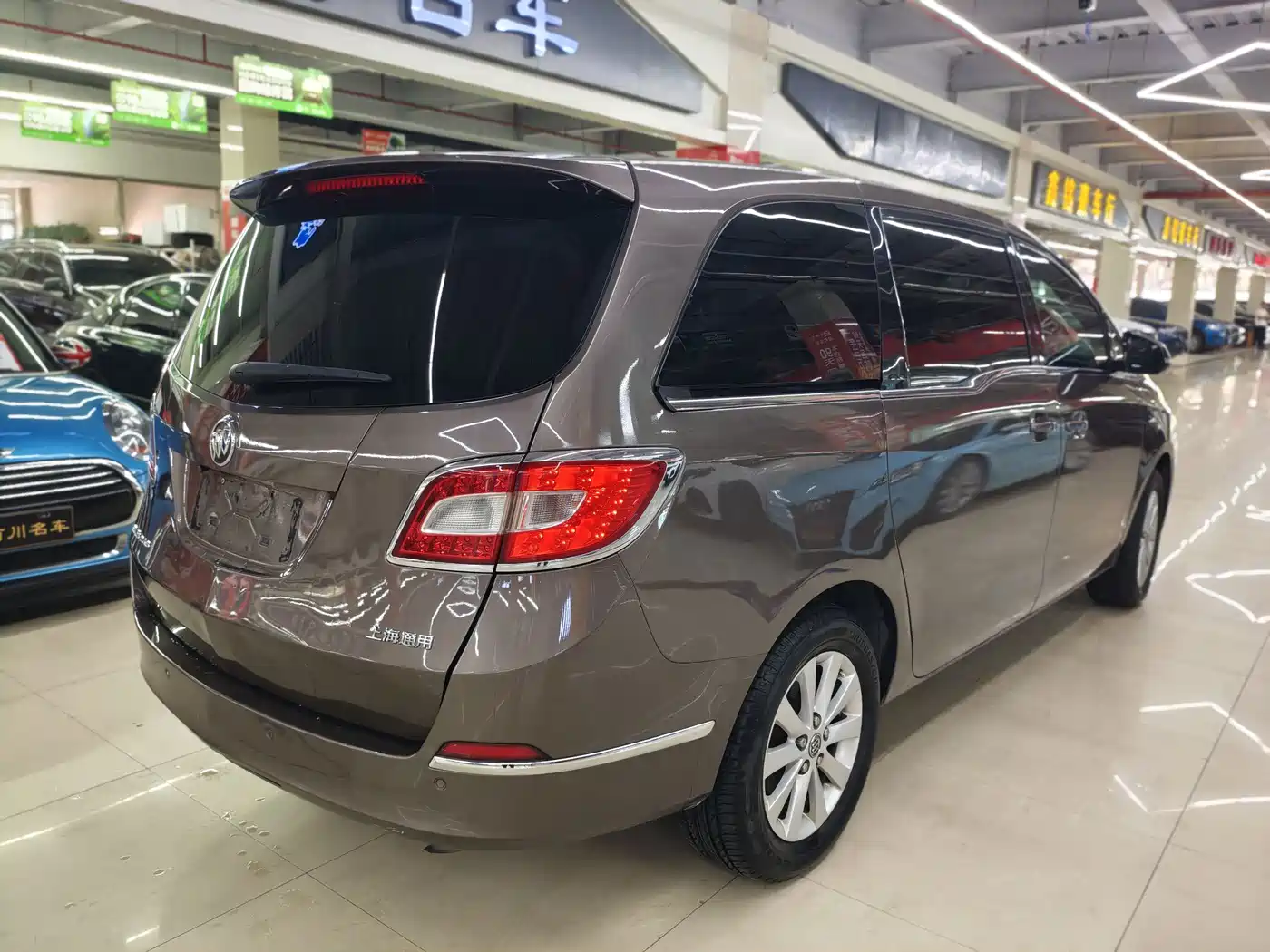 Photo 6 - Buick GL8