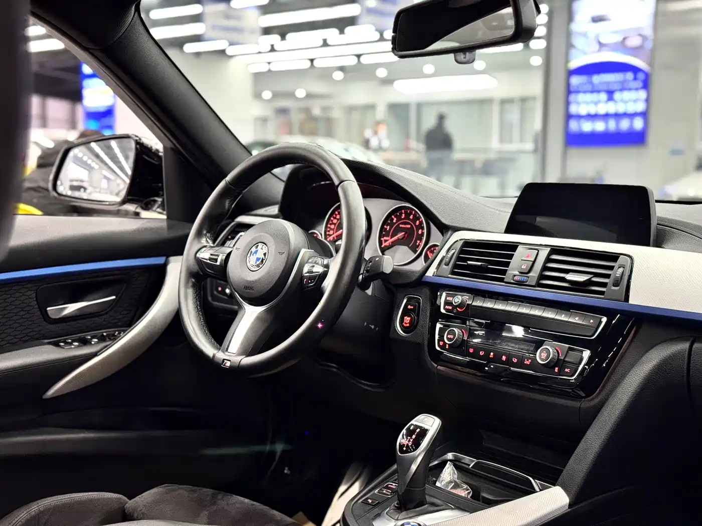 BMW 3 Series 2017 320i M Sport фото 13