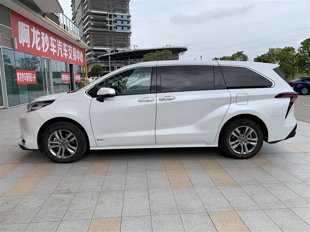 Toyota Sienna 2025 2024 2.5L Hybrid Comfort Edition