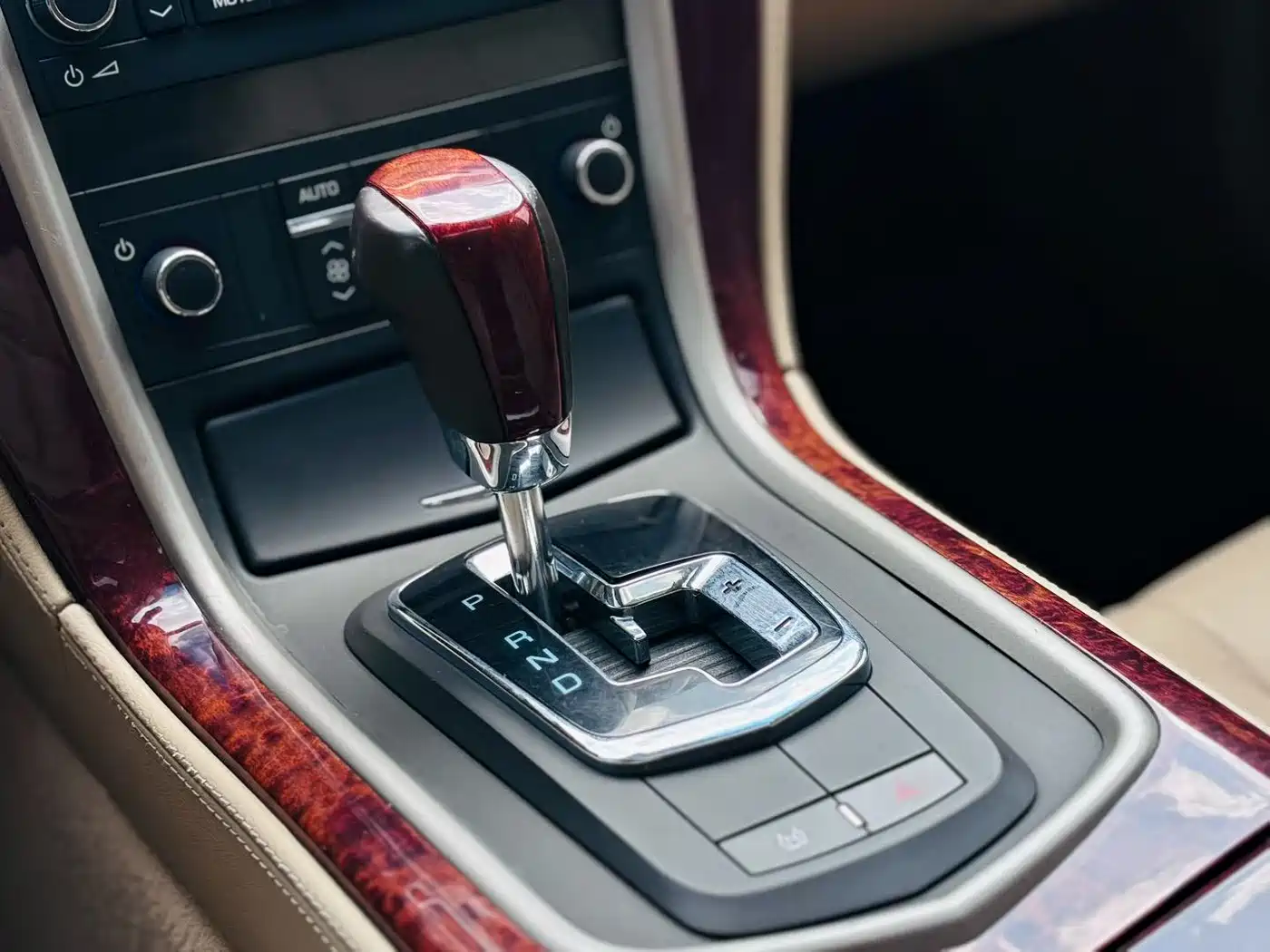 Cadillac SLS 2012 2.0T Comfort фото 9