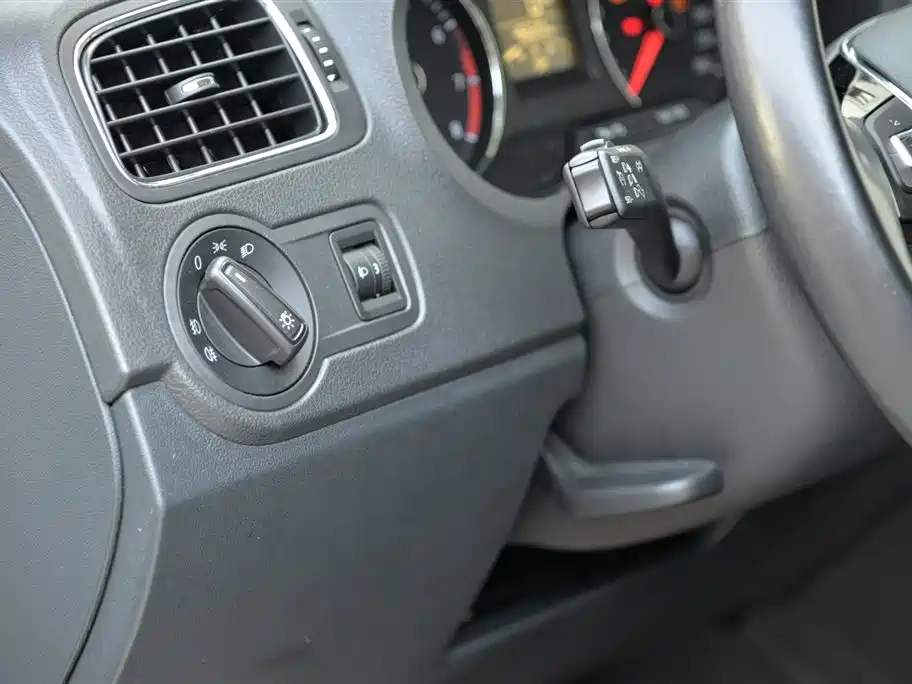 Volkswagen Polo 2018 1.5L Auto Comfort фото 10