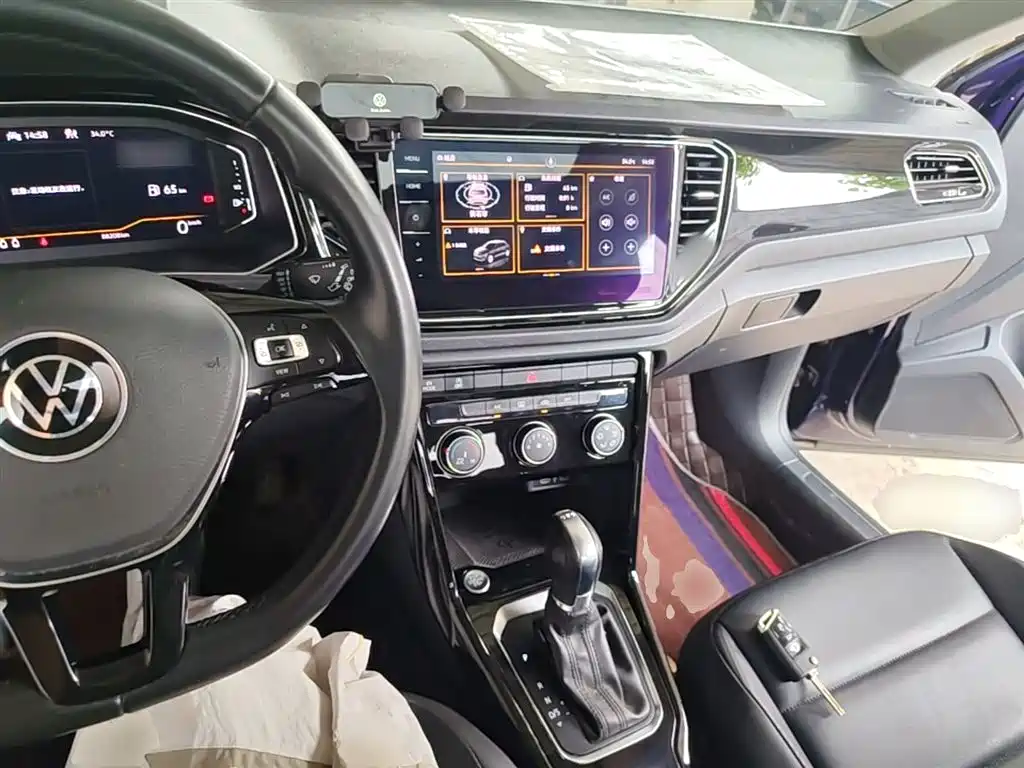 VOLKSWAGEN T-ROC EXPLORING SONGS