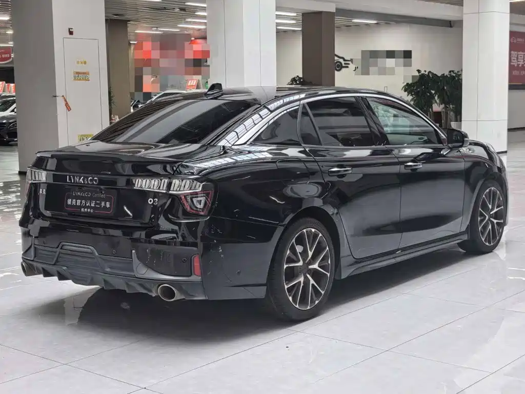 Фото 4 - Lynk & Co 03