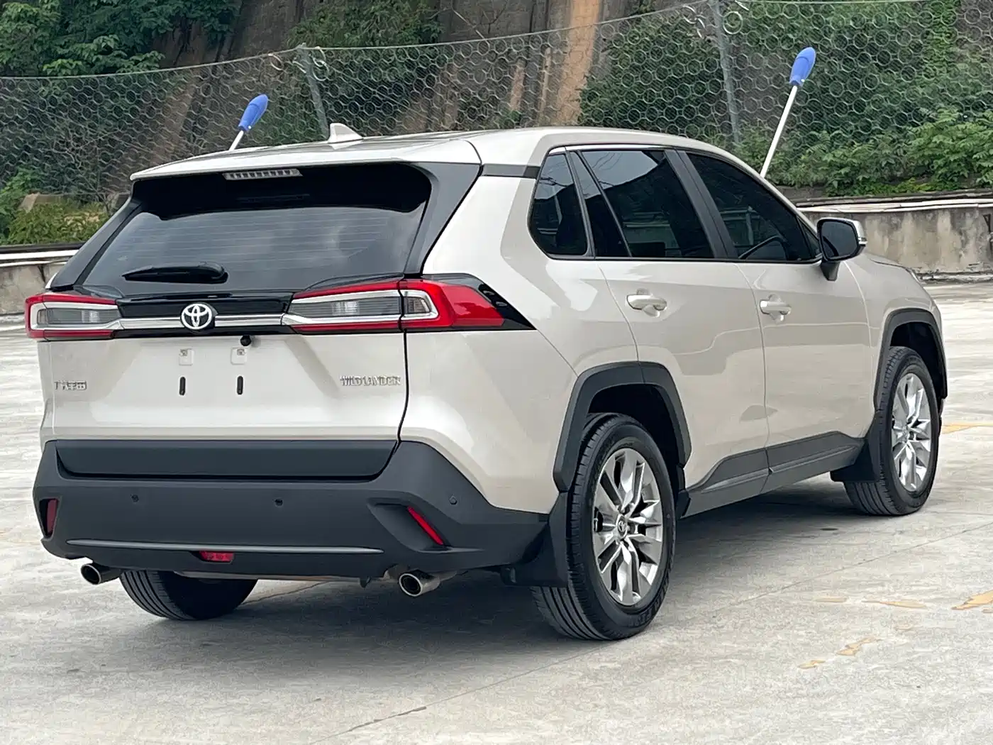 Toyota Wildlander 2024 2.0L CVT FWD Leading Edition фото 11